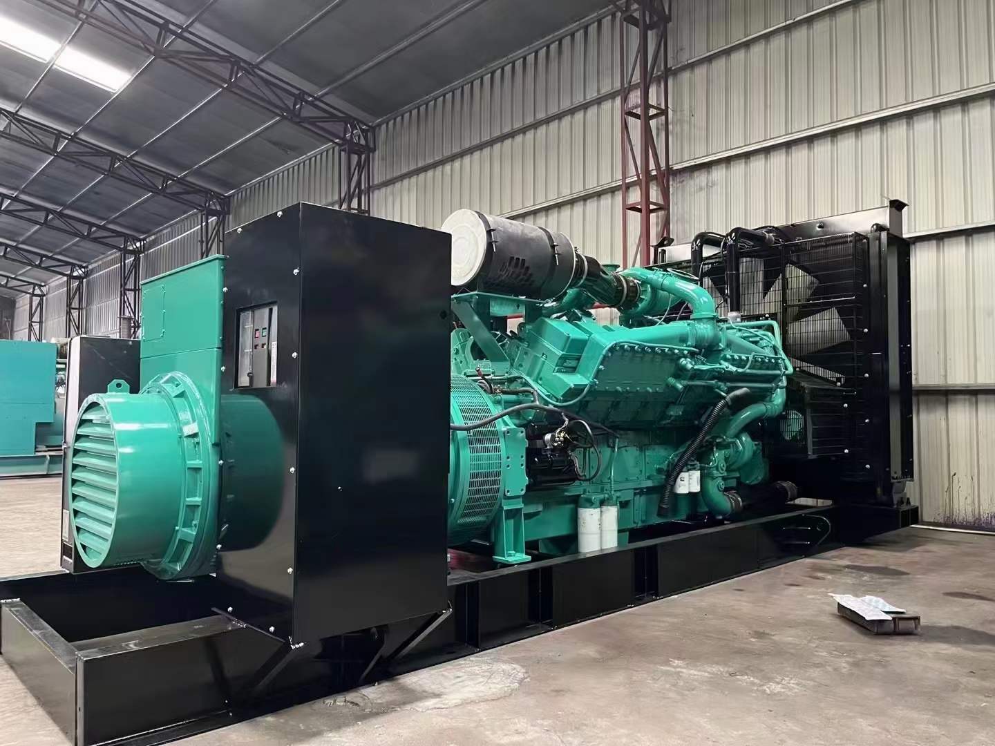 金平如何降低 800kW 柴油发电机输出电流的波动？