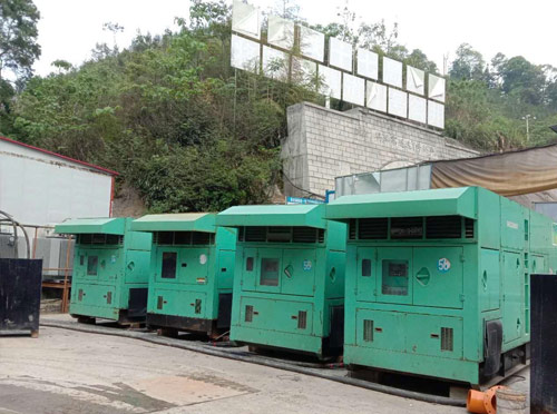 金平先进的应急发电机系统中智能监测和控制系统如何确保电压稳定？