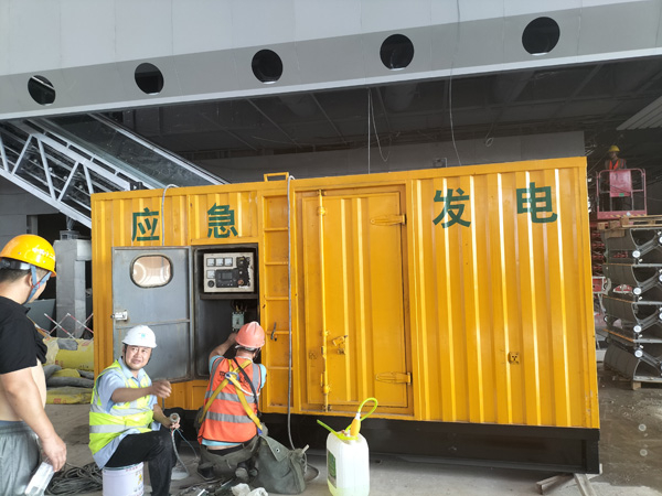 金平怎样判断空气滤清器是否需要更换？