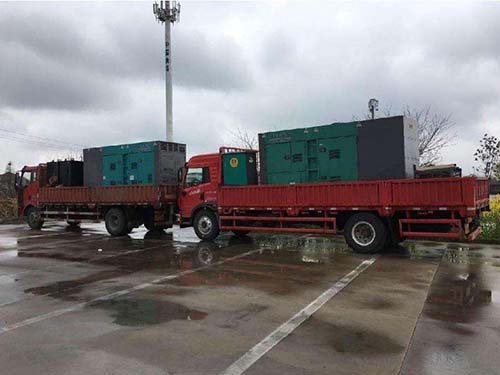 金平涂抹密封胶后，需要等待多长时间才能安装水冷式机油散热器密封件？