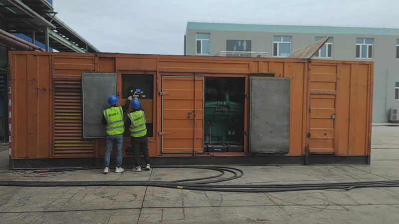 金平如何检查柴油发电机组的机油油位？